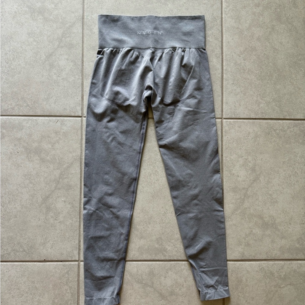 Gray woman’s navigation NVGTN contour leggings